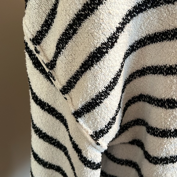 Free People - Bardot Sweater - only worn few times - Picture 8 of 15